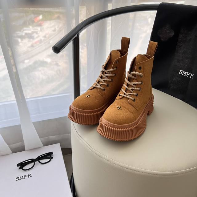出厂： Smfk 2024顶级专柜 国潮新品 官网上新 全球首发 Smfk 24Ss 秋冬短靴 马丁靴 军靴 网红靴 Smfk Smfk短靴 小红书抢先登录 一